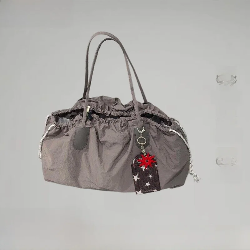 sac-de-sport-et-de-yoga-impermeable-en-nylon-gris-dolob-sac-de-voyage-a-main-pour-courts-sejours-sac-de-rangement-pour-loisirs-pour-jeunes-femmes-couleur-unie