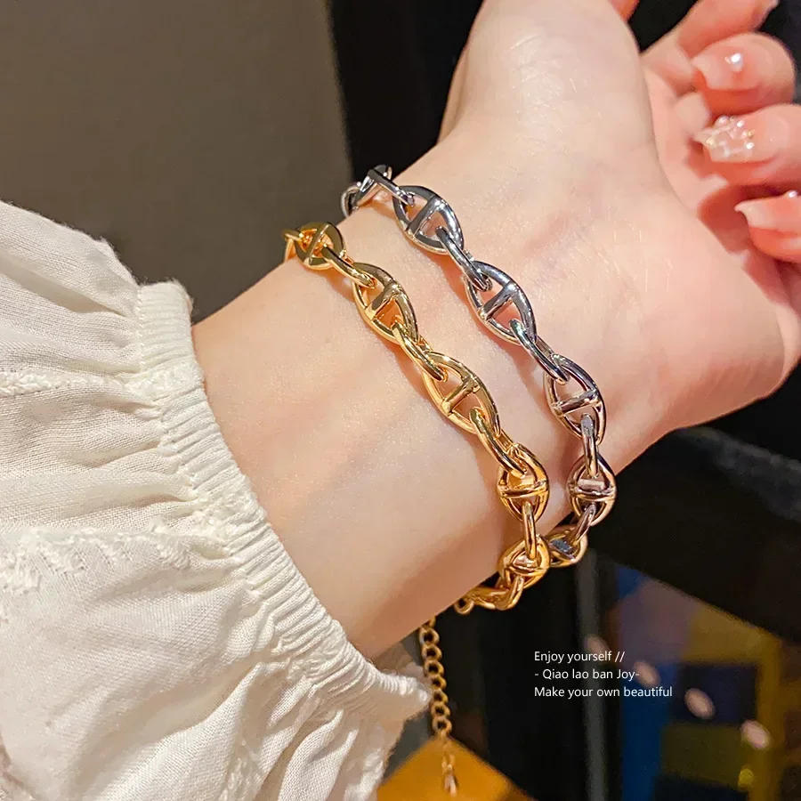 

European and American Style Pig-nose Geometric Bracelet, A Simple and Versatile High-end Fashion Bracelet for Women