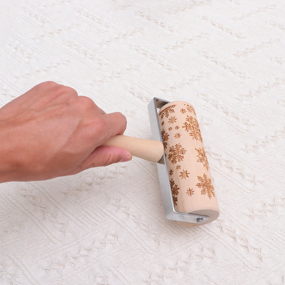 

Snowflake Pattern Rolling Pin Solid Wood Dough Roller with Full Embossing Design for Baking Sugarcraft Craft Clay DIY Kitchen