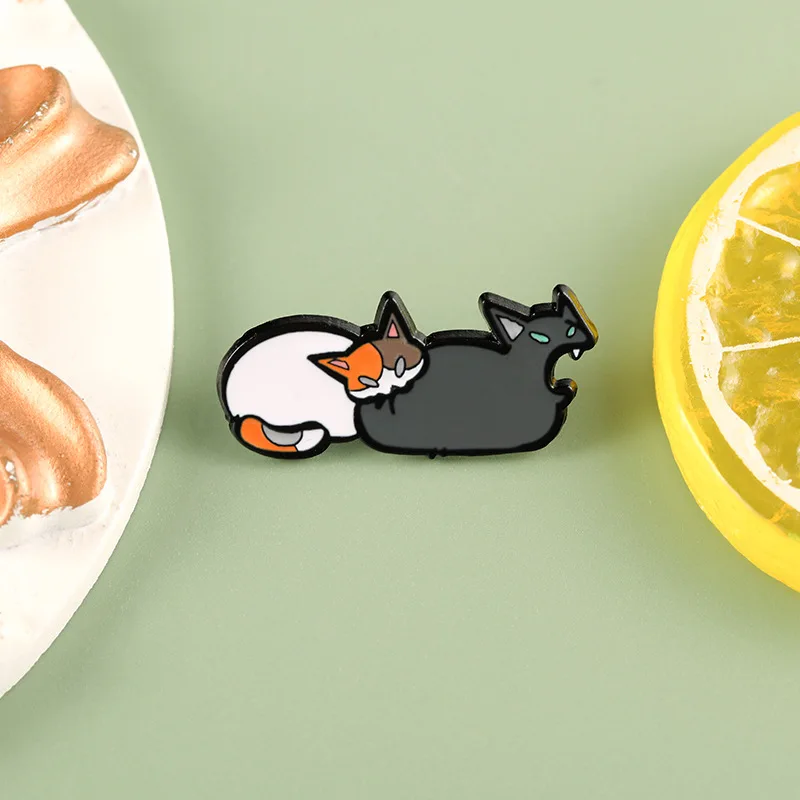 Cute Cartoon Cat Brooch Student Couple Badge Internet Celebrity Backpack Mini Two Cats Personality Medal Jewelry Accessory Gift