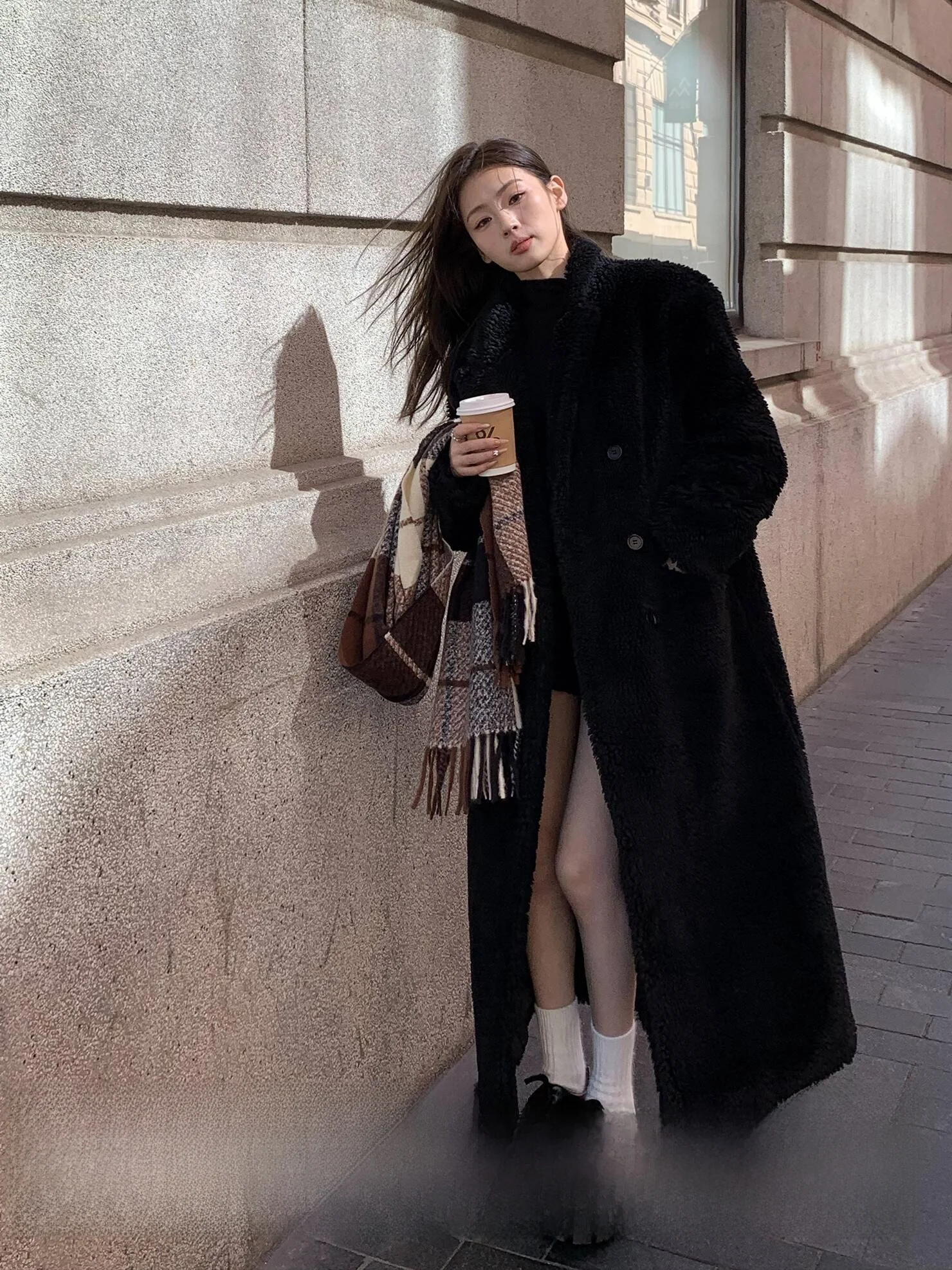 

Chen Mi Fan Thickened Lamb Fur Jacket Mid-Length Warm Faux Fur Coat for Women Winter Outerwear Long Sleeve Button Closure