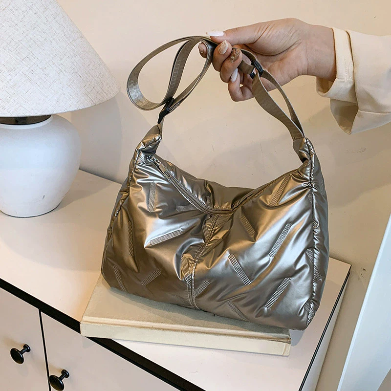 Mode Puffy Hobo Bag Daunen Tote Handtaschen Frauen Stepp Tote Tasche Große Kapazität Gepolsterte Schulter Tasche Casual Winter Pendeln Tasche – Detail 17