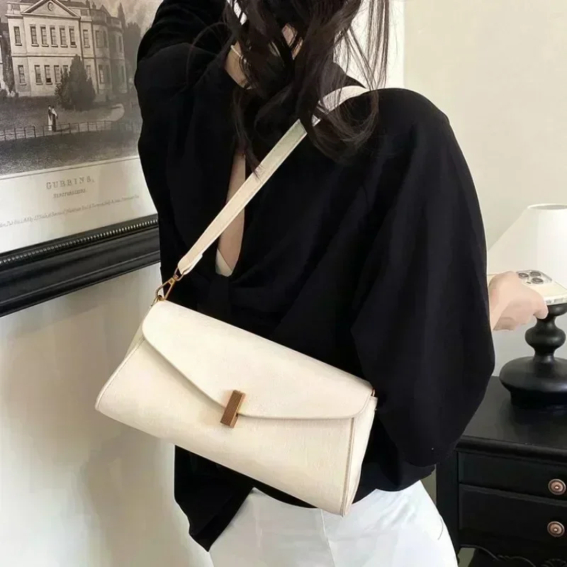 Popular Leather Handbag For Ladies: Women's Tote Bag By Famous Designer - Classic Elegant Luxury Style