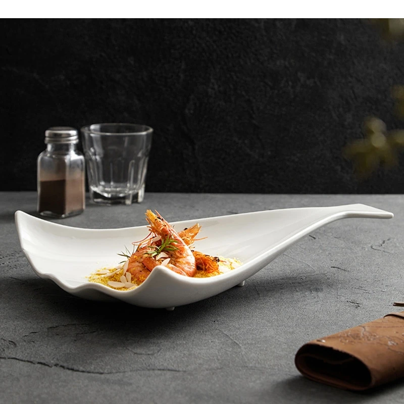 Plato de comedor en forma de abanico para el hogar, ensalada blanca, carne, luz, restaurante de lujo, plato principal, postre, decoración de comida