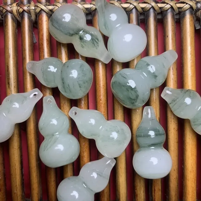 Xinjiang's popular Tianshan green jade golden gourd pendant, auspicious and lucky, unisex ice jade Ruyi ancient style necklace