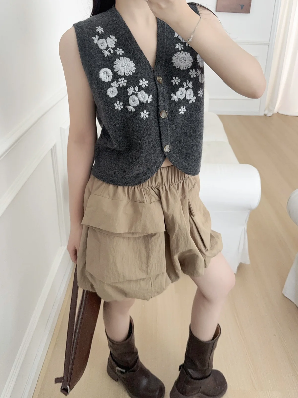 

25 Autumn New Knit Vest Floral Embroidery V Neck Sleeveless Slim Cardigan knit vest