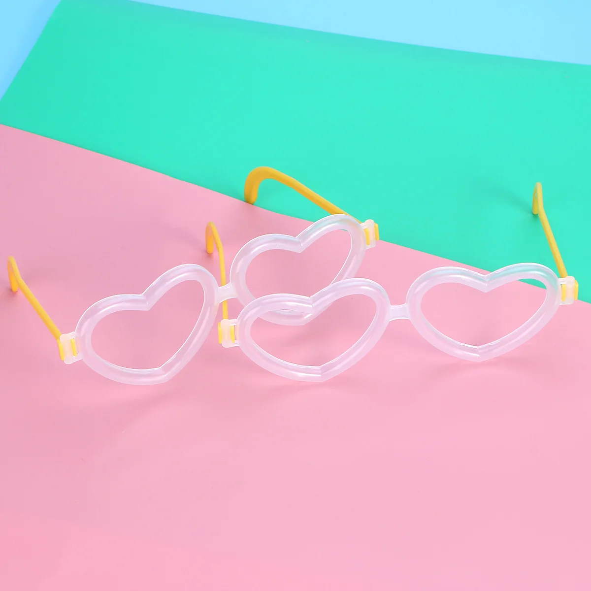 30 قطعة من نظارات التوهج على شكل قلب الفلورسنت خفيفة الوزن ومحمولة للمهرجانات والحفلات الليلية والمناسبات المتوهجة