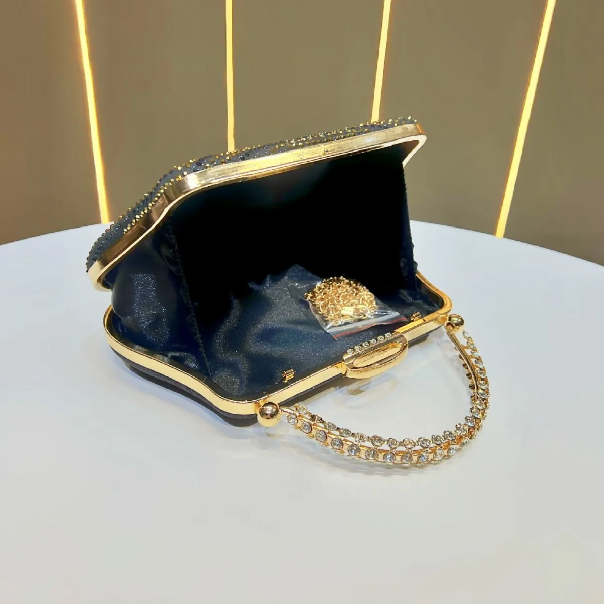 

Faionable Diamond Embedded Evening Bag New Sle Wedding Handbag Qipao Gown Cross-Border Luxury Women's Purse Square ape