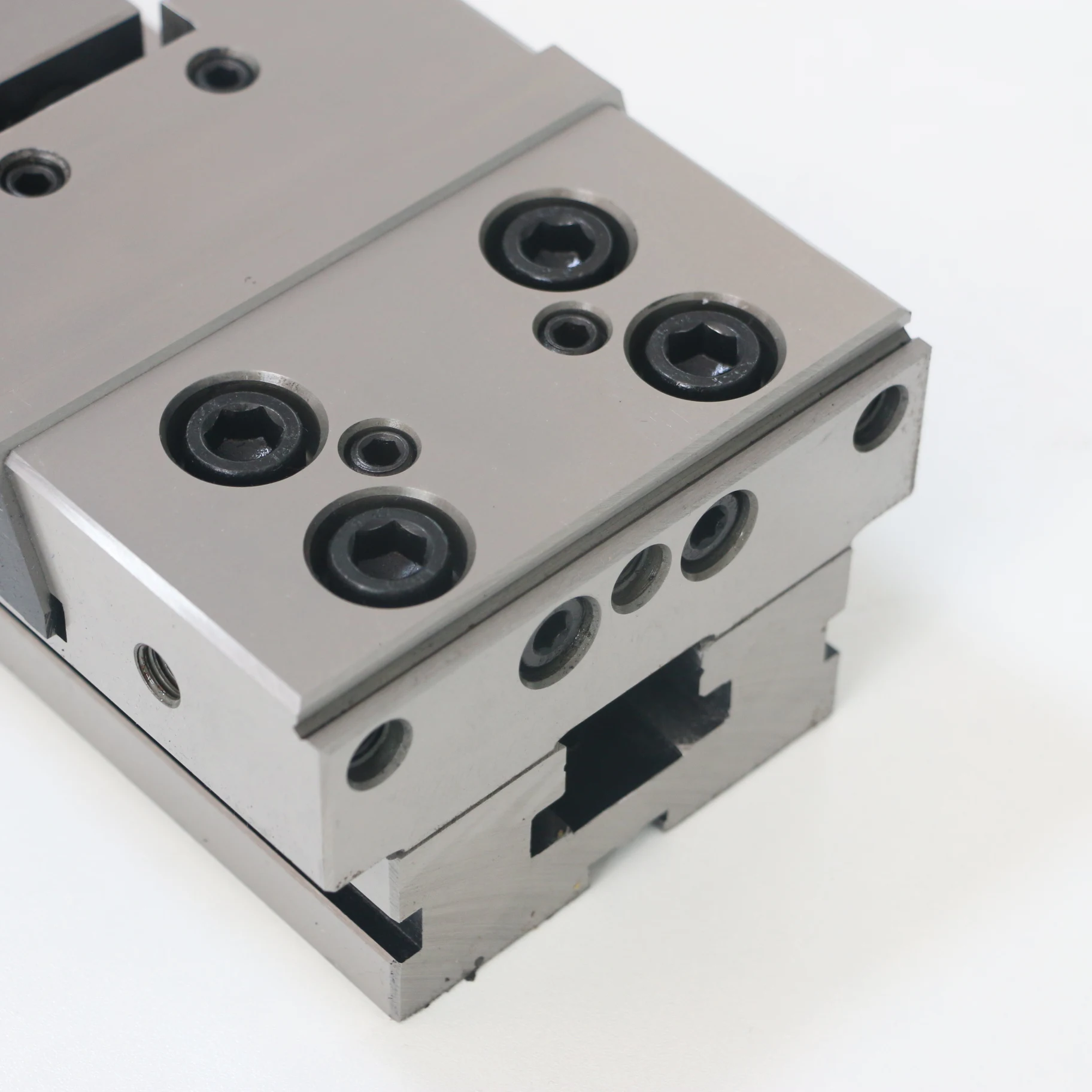 Heavy Duty Manual GT Milling Vise with Gear Core Components-High Load Capacity for Thick Metal Workpieces