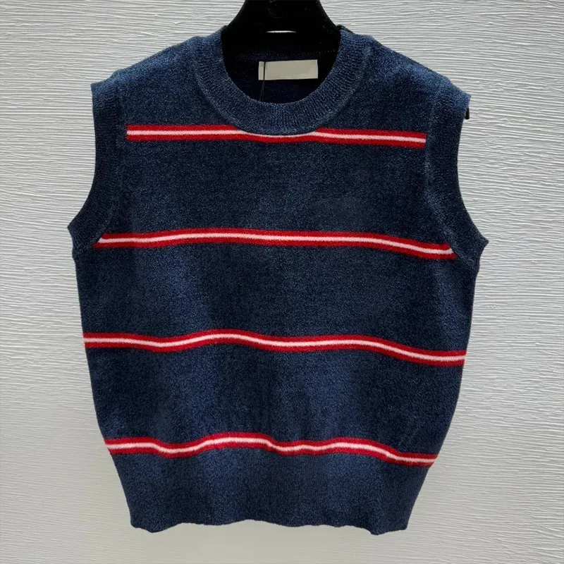 

High-quality women's sweater vest with round neckline and striped design, sleeveless, simple for spring and autumn 25717181