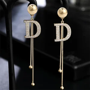 Manik Rumbai Panjang Anting-Anting Sederhana Tren Warna Emas Kristal Huruf D Anting-Anting Aksesoris Perhiasan Elegan 10 anting rumbai emas penjualan terbaik - №