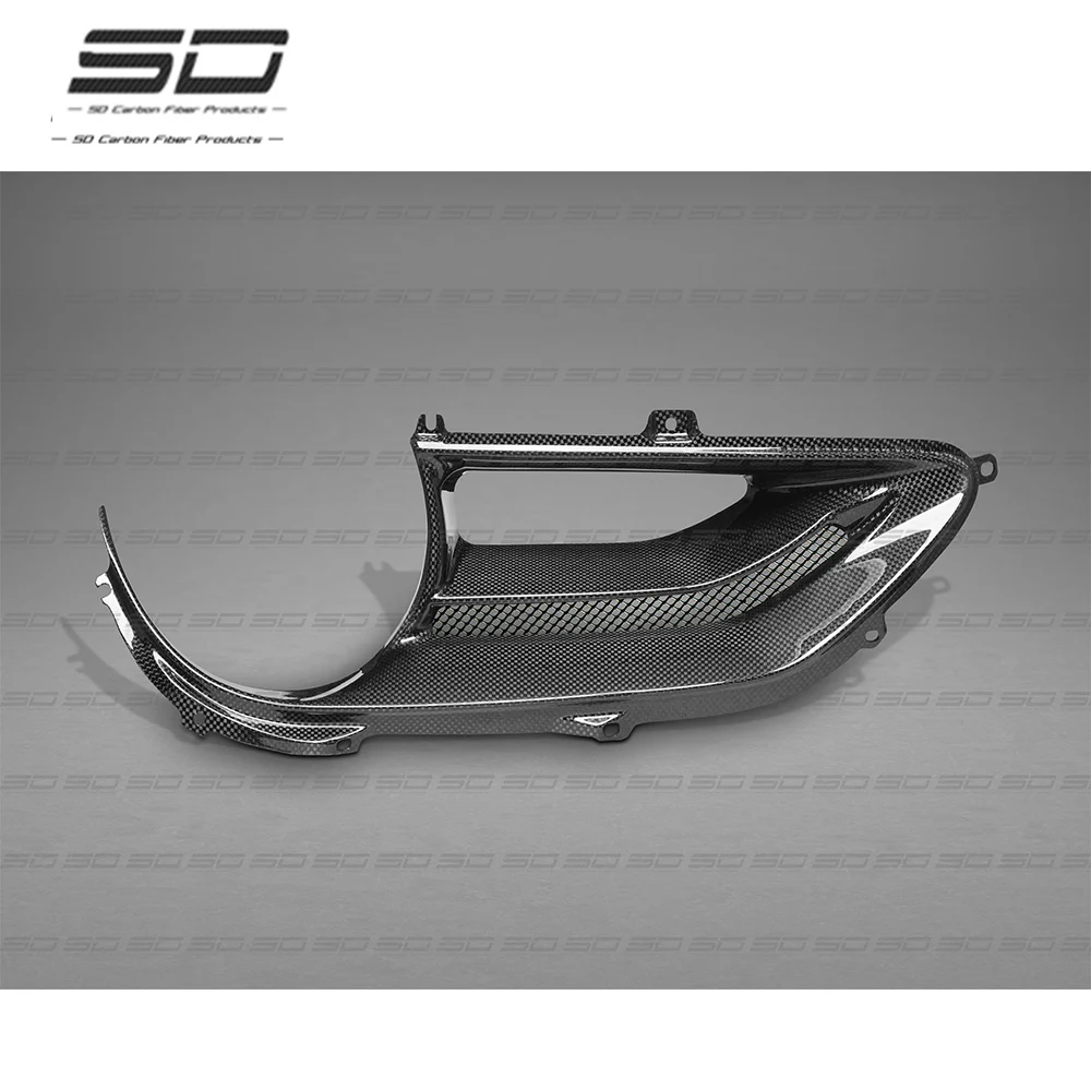 Dry Carbon Fiber Body Kit  C Style  Auto Part Rear Light Cover Gas Tank Cover For   488 GTB