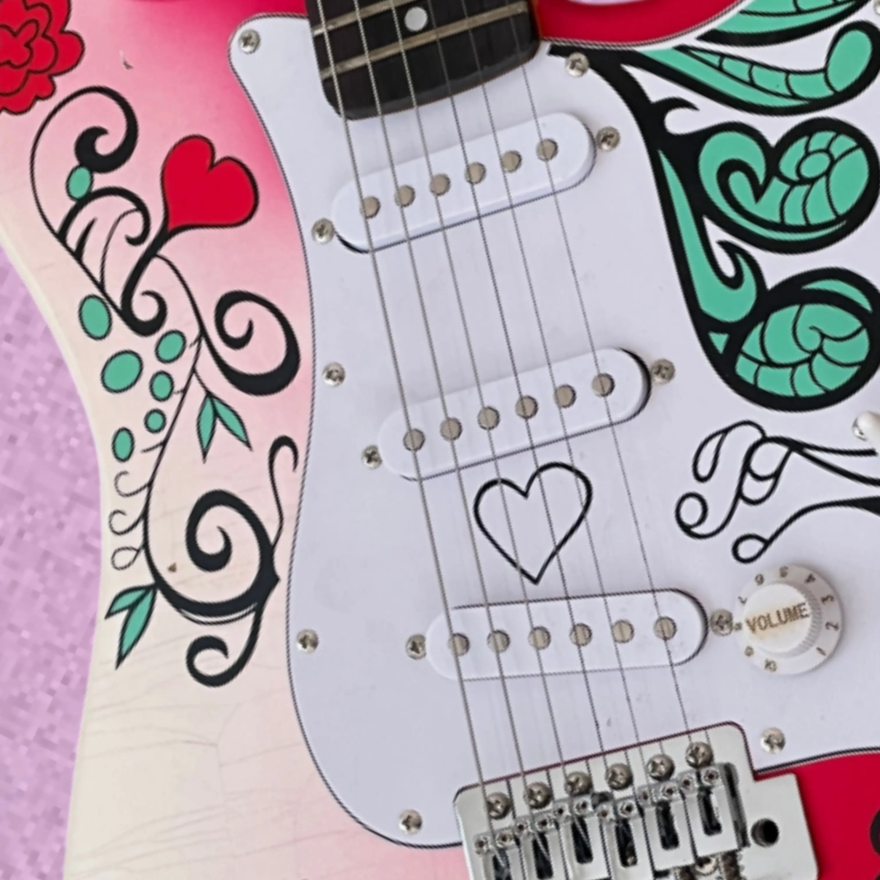 Vintage Distressed Electric Guitar, White Pink Red Gradient Art Graphic Body Guitars, SSS Pickups for Practice & Stage Guitarra