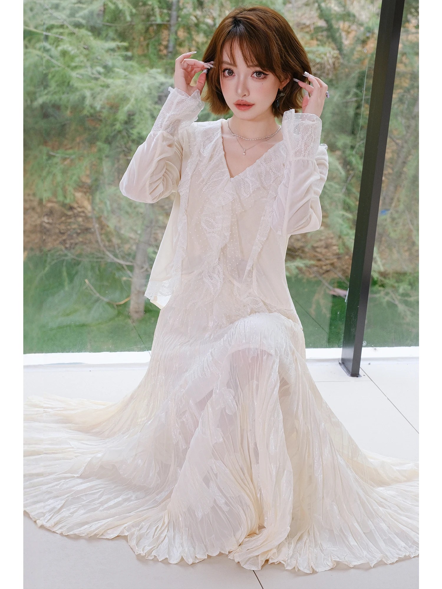 

MIUCO Fairy Beautiful Women's Shirt V-neck Bell Sleeve Loose Slimming Top Skin-friendly Breathable Pure Color Commute Style