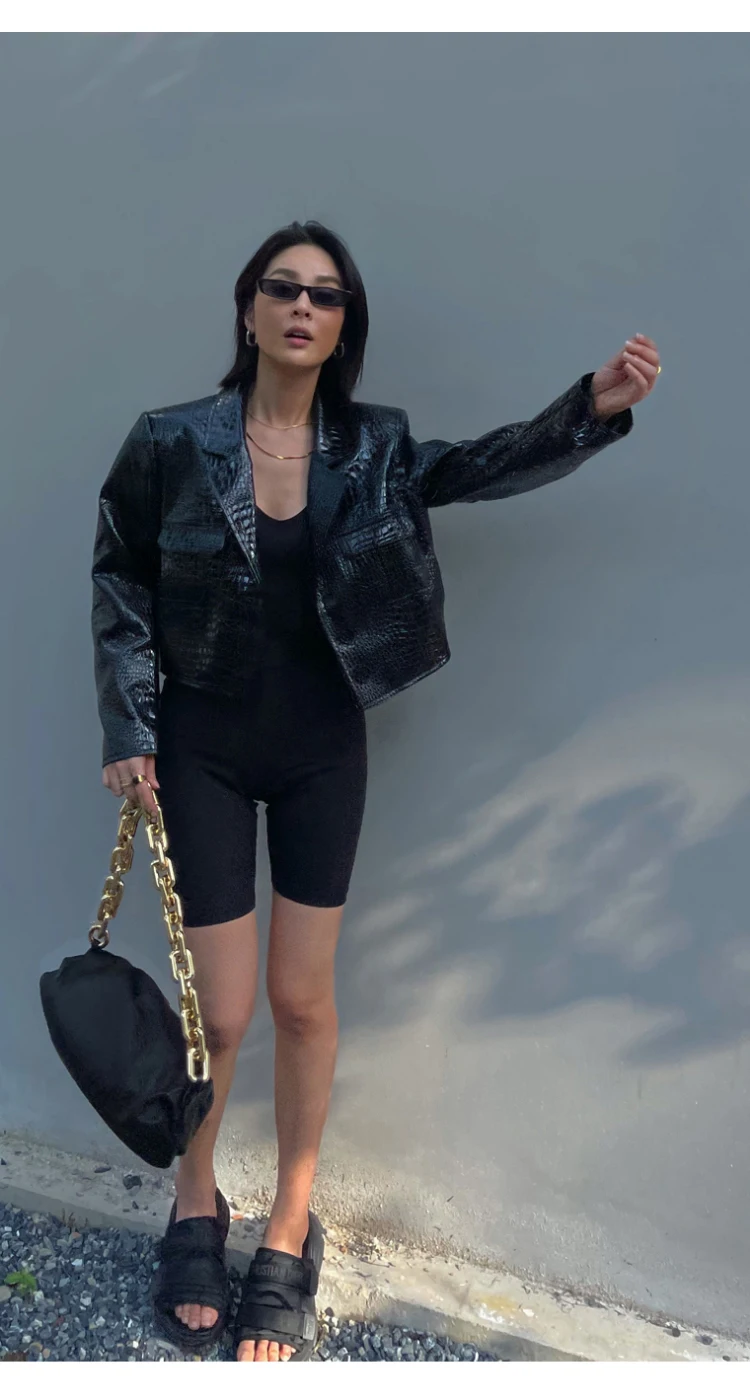 Lautaro Spring Autumn Short Cool Stylish Shiny Reflective Crocodile Print Patent Pu Leather Jacket Women Runway Fashion 2023
