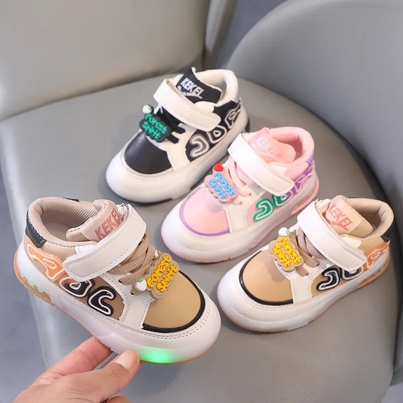 Light Up Sports Shoes for Young Children Fashion Leather Luminous Kids Sneakers Baby Toddler Shoes New Girls Boys Board Footwear view 3