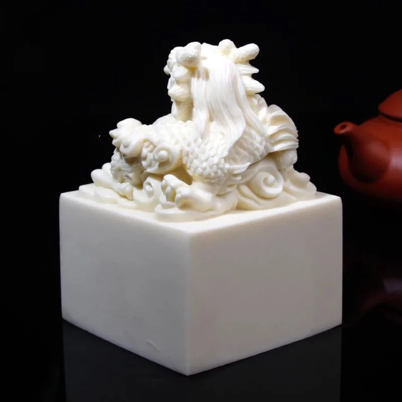 Natural Ivory Nut Carved Kowloon Imperial Seal Seal Seal Small Ornaments Jade Crafts Can Carve Writing