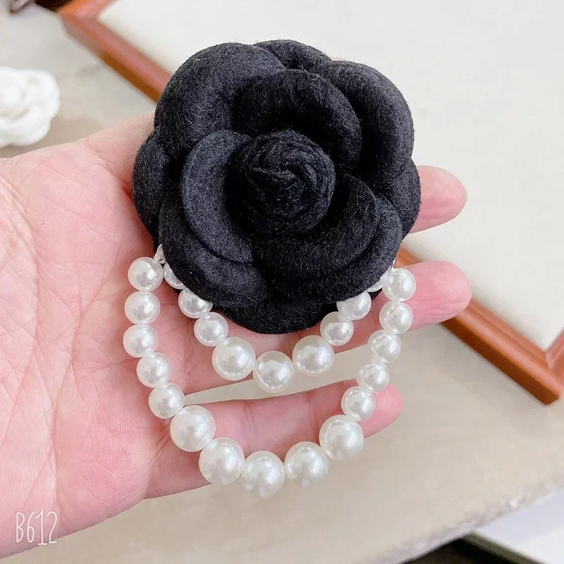 Broche de flor de Camelia de tela coreana, alfileres, ramillete de borlas de perlas, broches de joyería de moda para mujer, accesorios para cuello de camisa