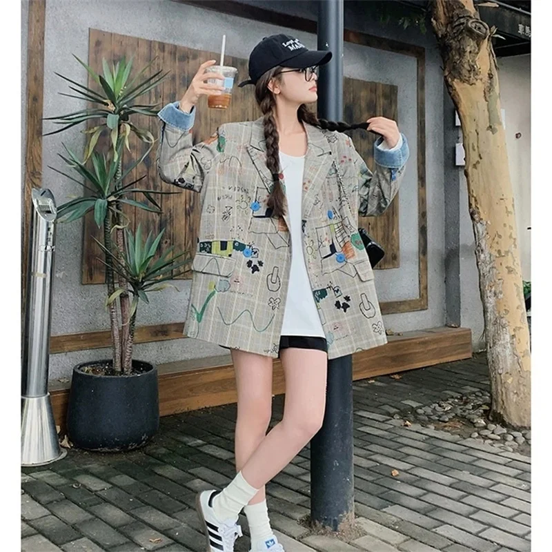 Mała niszowa kurtka z nadrukiem graffiti w kratę, nowy styl na wiosnę i jesień 2025, luźny krój na ramiona, casualowa koreańska wersja, średniej długości garnitur.