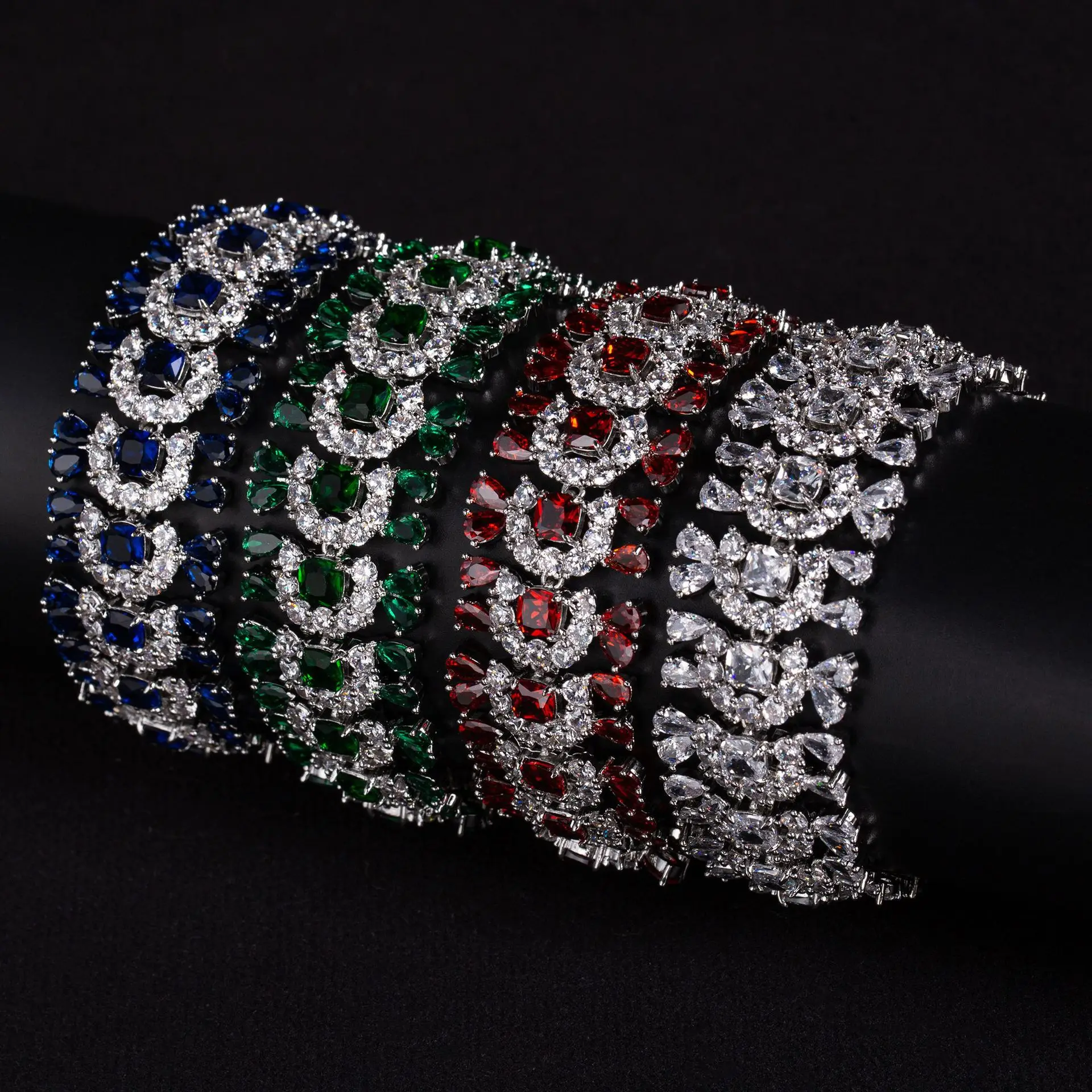 

Luxury Retro Multi-color Exquisite Inlaid Zircon Bracelet for Ladies Featuring Exaggerated Exotic Style Jewelry Accessories