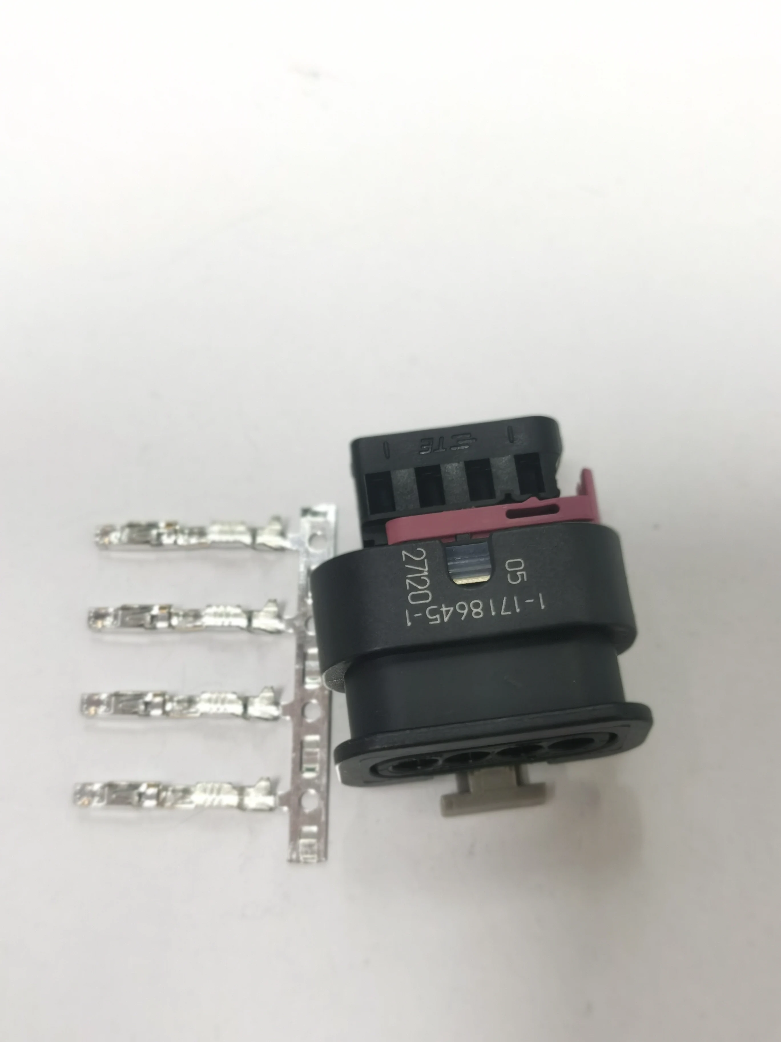 4-hole connector 4p sensor VW/ Wire 4F0973704 4F0973704 for 3.0 T inlet pressure sensor plug 4F0973704 Original factory