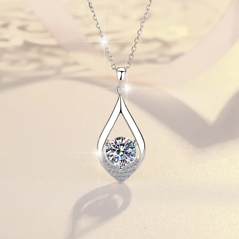 Waterdrop Fashion Clavicle Chain Women's 1CT Moissanite PT950 Platinum - Platinum chain, waterdrop inlay, dating highlight