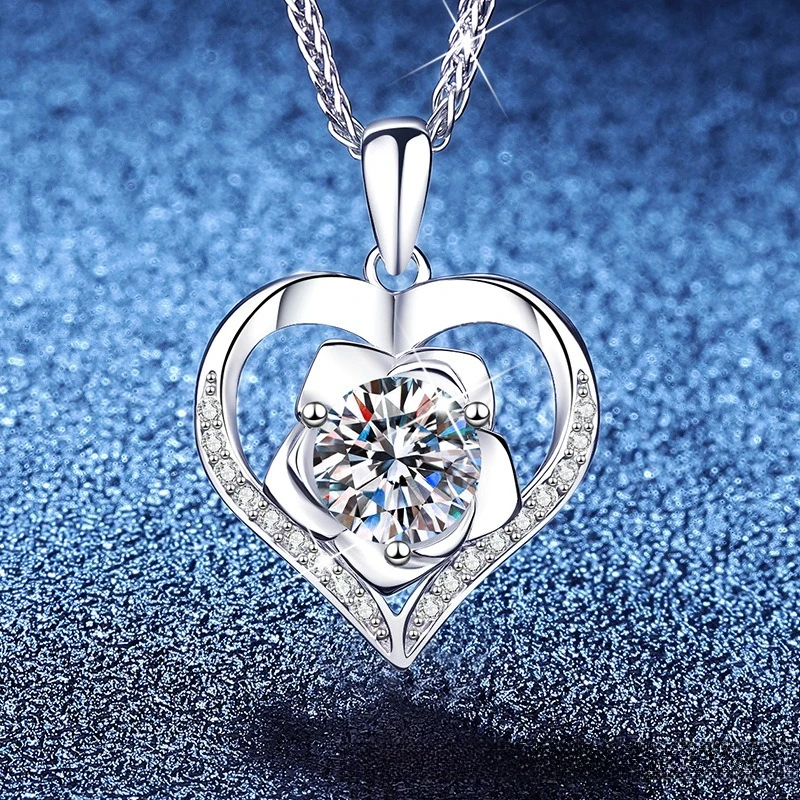 

Amazon Hot Selling Moissanite Platinum PT95018k Gold Heart Rose Necklace D Color 1-carat Moissanite Light Luxury Necklace