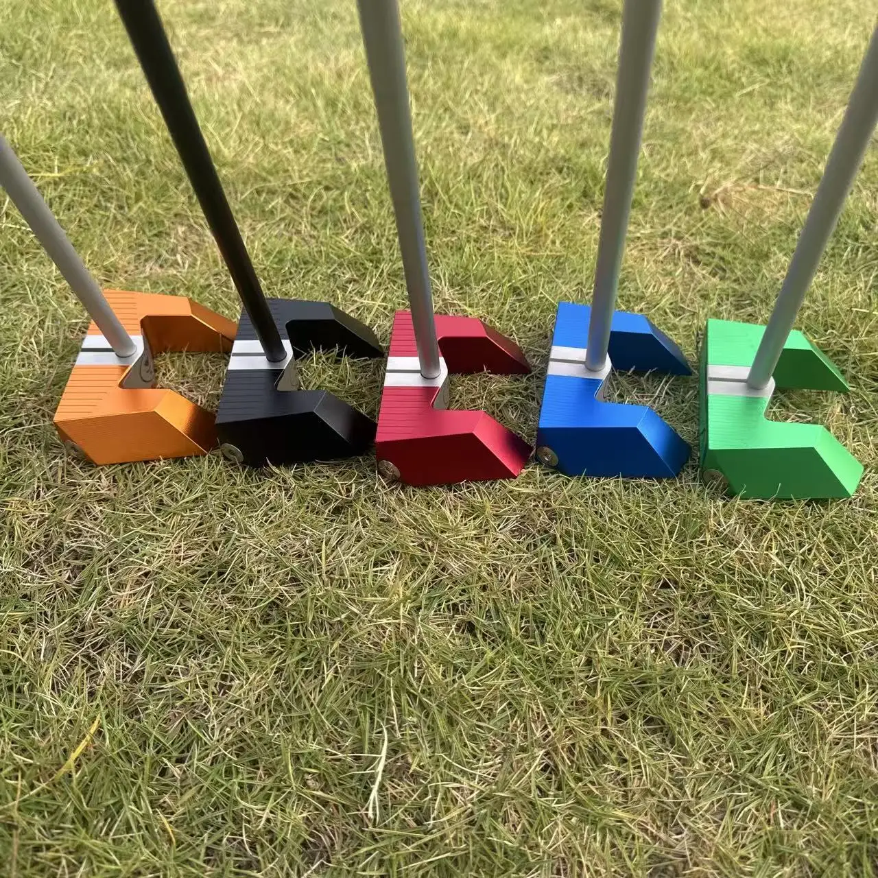 

Клюшка для гольфа с высоким крутящим моментом и нулевым крутящим моментом, цельная головка из алюминиевого сплава, технология защиты от скручивания для повышения стабильности и токости зеленого цвета