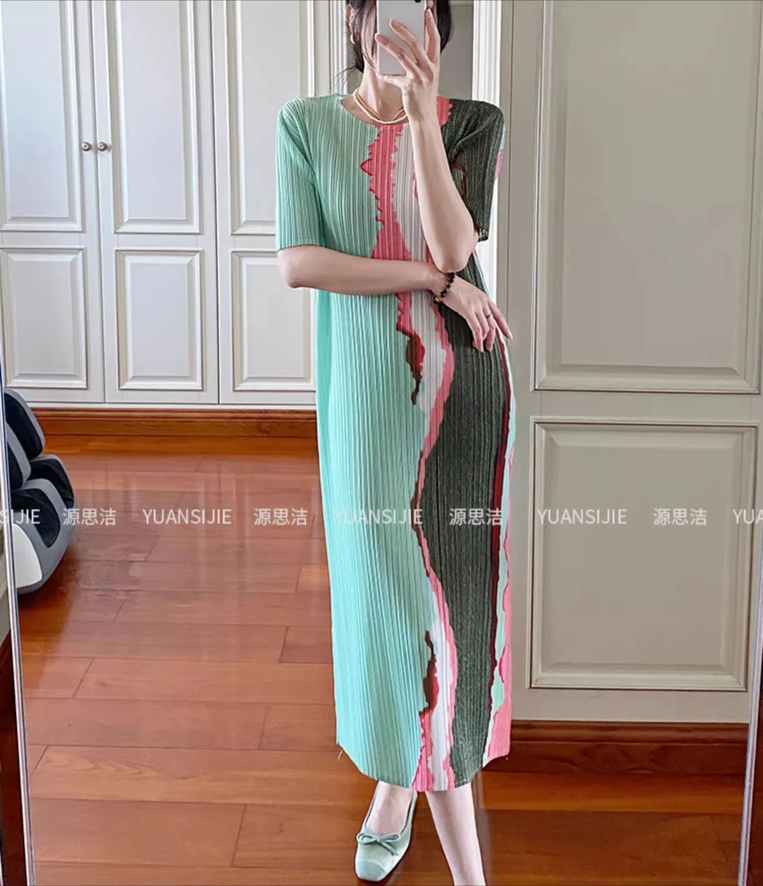 

Fashion Printed Women Dress with Round Neck Short Sleeves Loose Fit Comfortable and Breathable Fabric Elegant Dress
