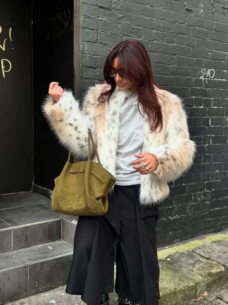 Damski płaszcz z imitacji futra w panterkę, modny, z długim rękawem, krótki, ze stójką, elegancki, ciepły płaszcz wierzchni w stylu high street, kolekcja 2025.