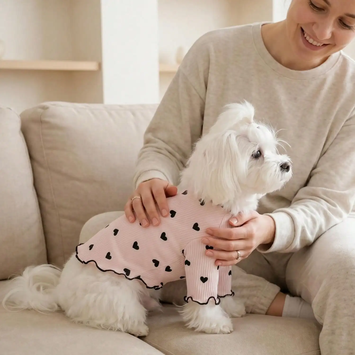 Geripptes Haustier-T-Shirt mit Herz- und Schleifendruck und Rüschenbesatz für kleine Hunde und Katzen – Detail 36