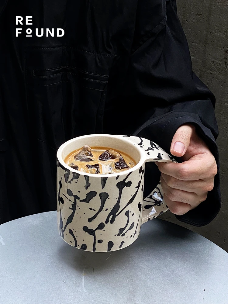 

Refound Original Design Cerc Mugs Large Handle Vintage Faion Spill Ink Dot Drifting Belt Handle Water Cups for Adults