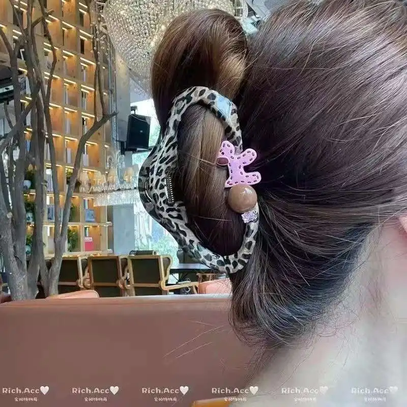 

Korean Sweet And Cool Leopard Print Cloud Puppy Ball Rhinestone Hair Catch Western Style Fashion Clip Hair Accessory For Women