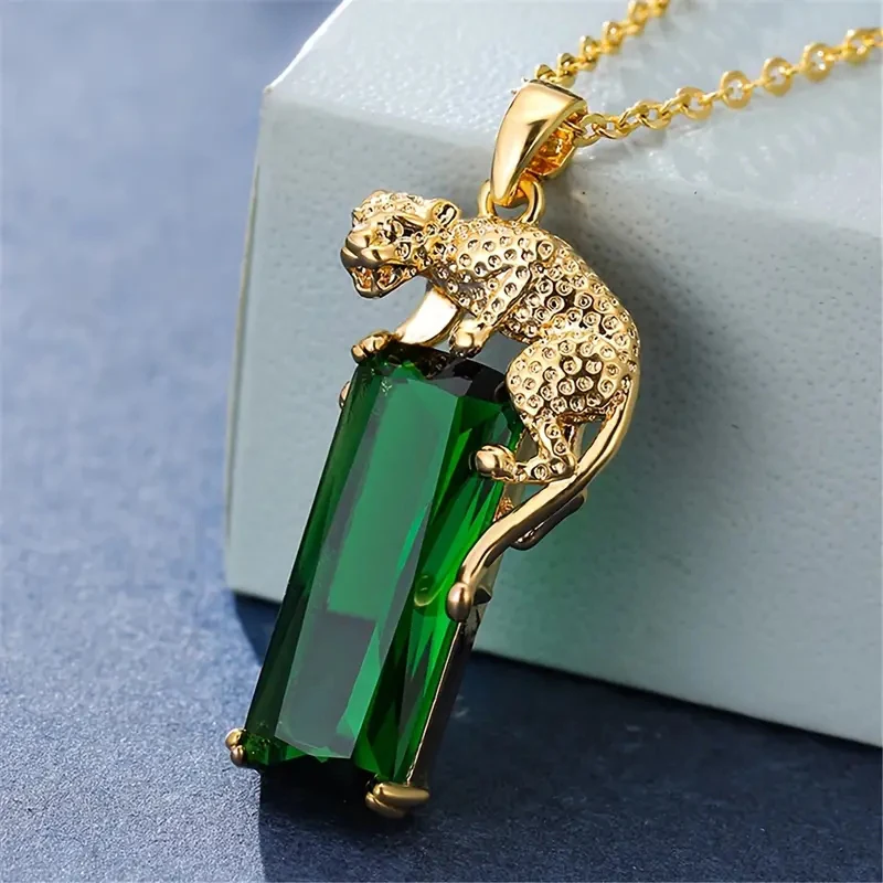 Huitan Gold Color Leopard Pendant Necklace for Women Luxury Bright Green Zirconia Accessories for Party Anniversary Jewelry Gift