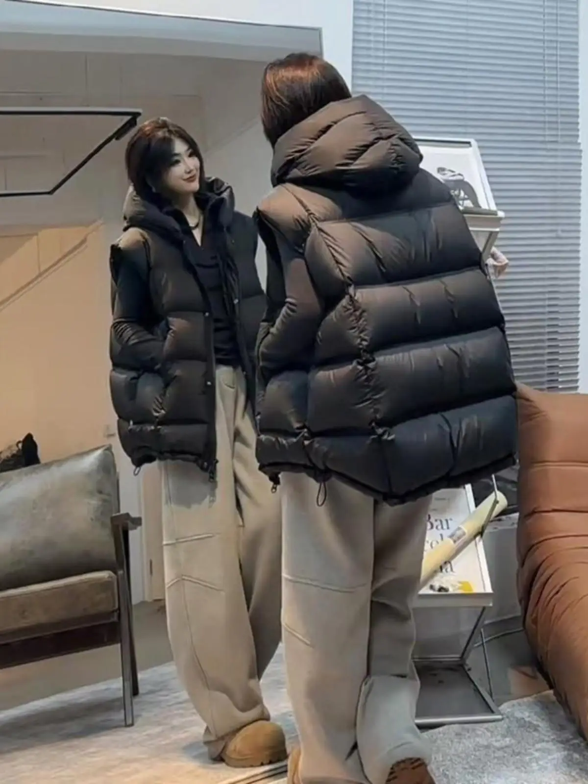 

Women's Oversized Thickened down Vest Fashionable Layering Short Style Autumn Winter Coat Casual Commute Style Zipper Closure