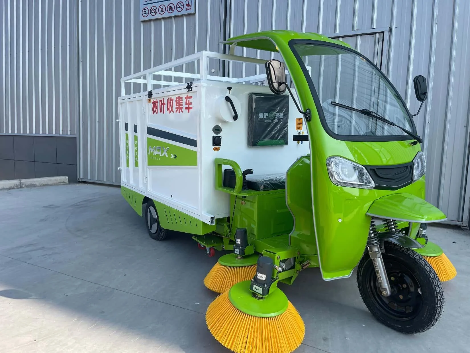 

High Efficiency Leaf Collection Vehicle Municipal Electric Truck Mounted Road Cleaning Car Street Sweeper