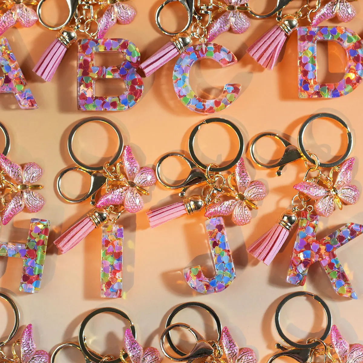 LLavero de letra de mariposa rosa con lentejuelas en forma de corazón, mochila escolar para estudiantes, colgante de llave de coche, accesorio, adorno, regalos de cumpleaños
