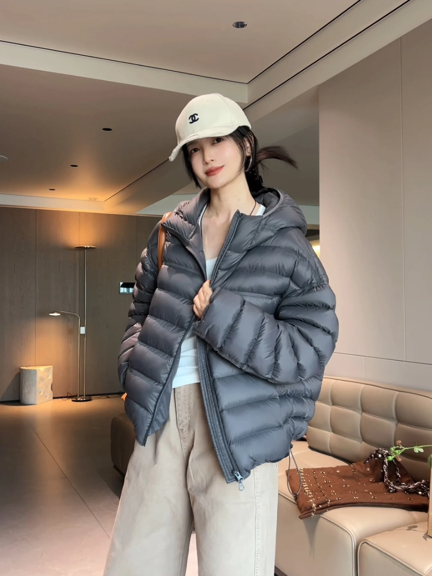 

Зимняя женская утепленная куртка 2025 года, 95% белый пух, свободный крой, повседневная, ветрозащитная, из эластичной нейлоновой ткани