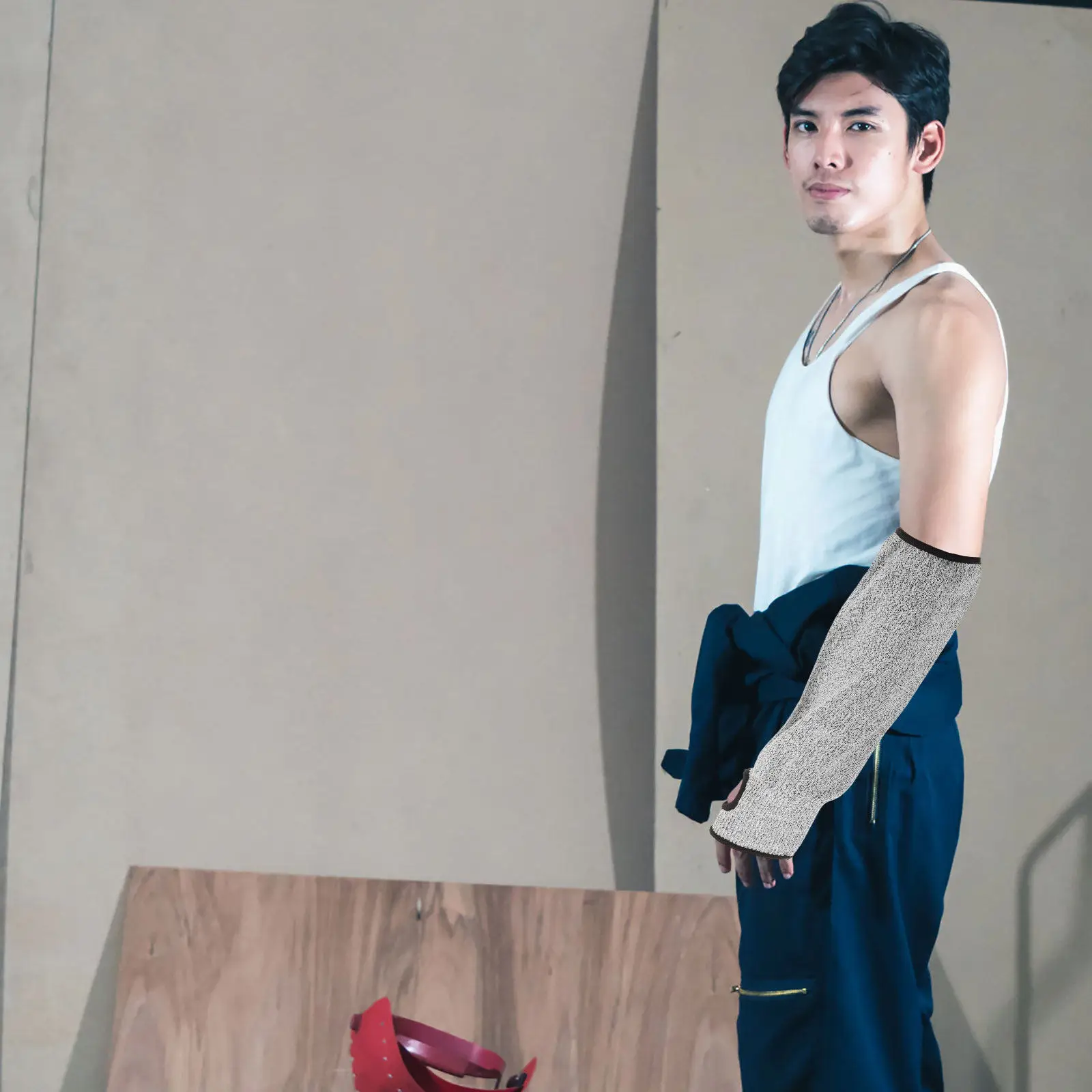 

2 шт. защитных рукавов для предплечий, устойчивых к порезам, с отверстием для большого пальца, легкие и удобные, для садоводства и сварки