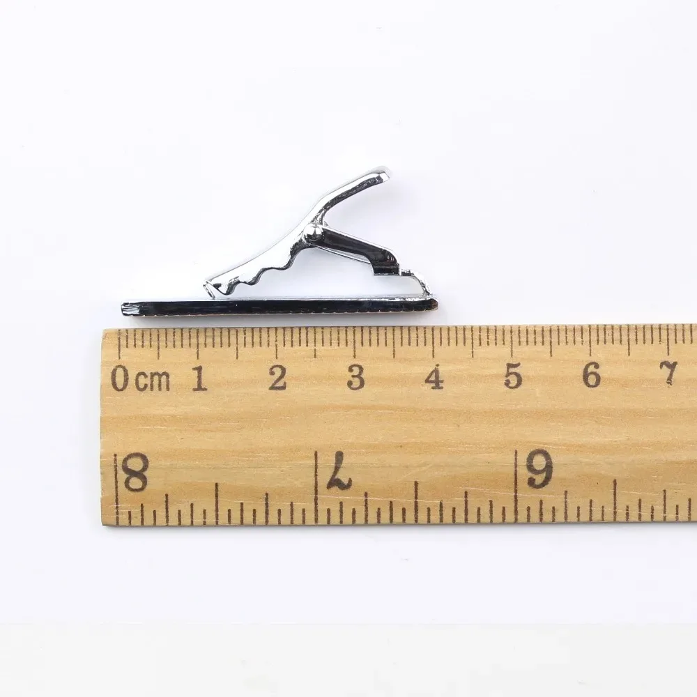 新しいクラシックなソリッドで多用途なメンズ4cmショートファッションタイバー、ゴールドシルバーの細いネクタイ専用、個性的なスタイルのカラーチップ