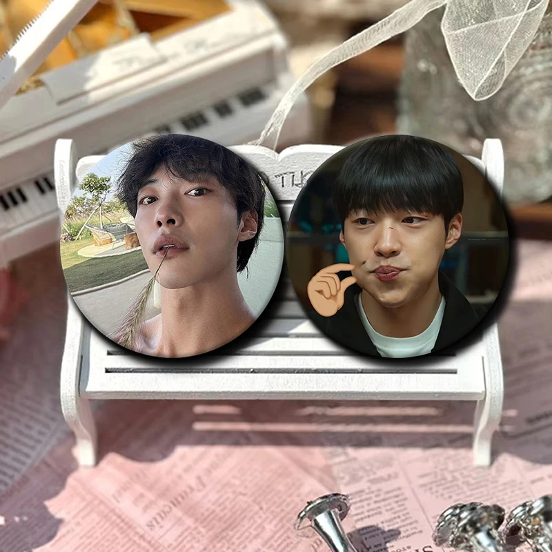1PC Tin Kim Geon woo Hong Woo jin Korean Drama Soft Button Pin Bloodhounds Brooch Badge Bag Decor