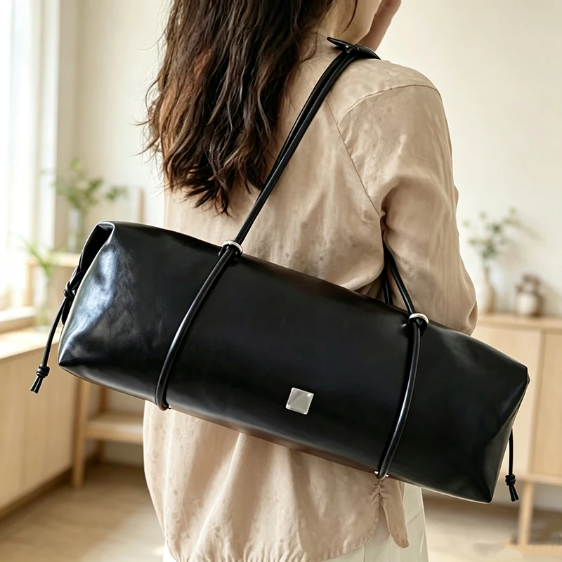 Women's Bag Large Capacity Boston Pillow Handbag Spicy Girl Fashion Motorcycle Shoulder Bags Vintage Large Capacity Tote Bag