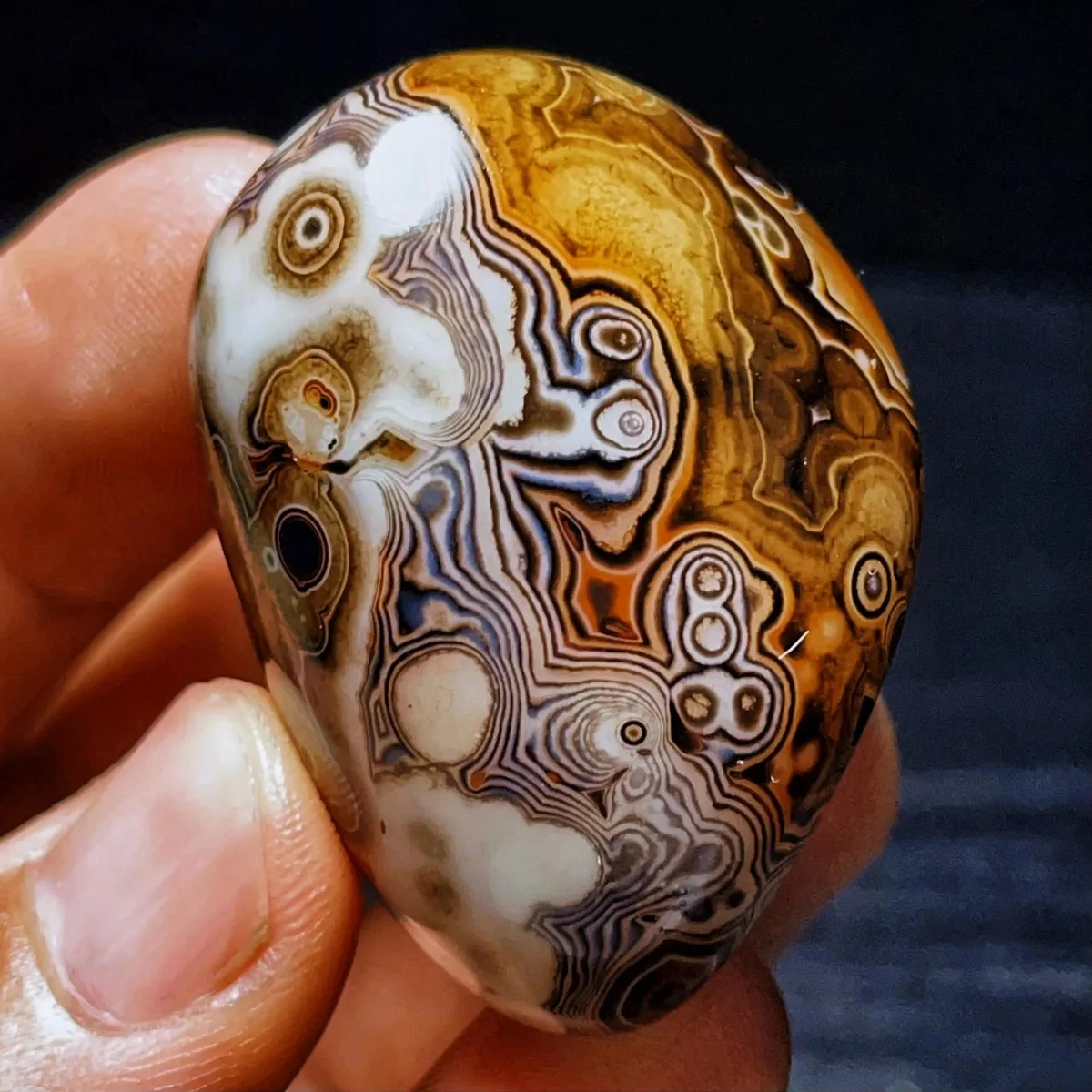 Banded Agate Nature Made, Smooth Texture, Polished Tumbled, Mineral Specimen, Natural Stone, Crystal Collection, Table Display