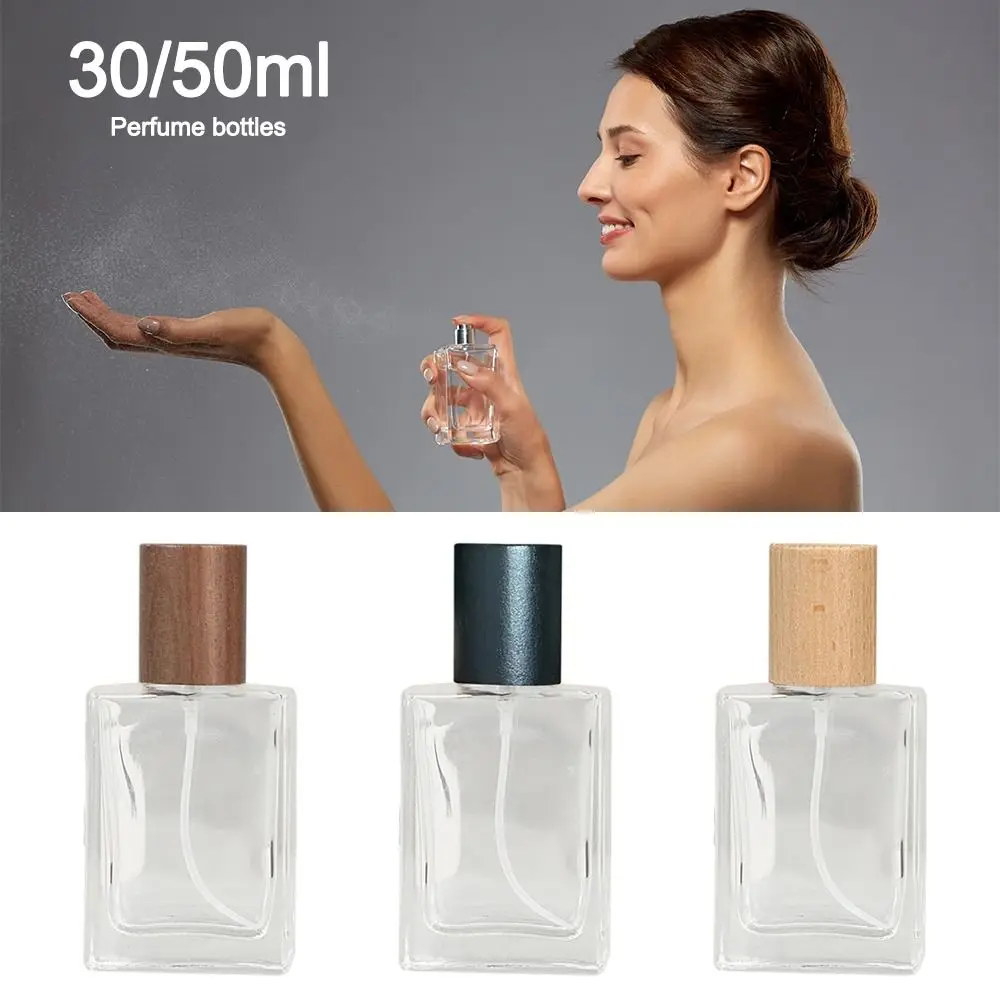 Bottiglia di profumo in vetro portatile Contenitore cosmetico riutilizzabile di grande capacità con coperchio in faggio Bottiglia di atomizzatore di profumo da 30/50 ml Donna