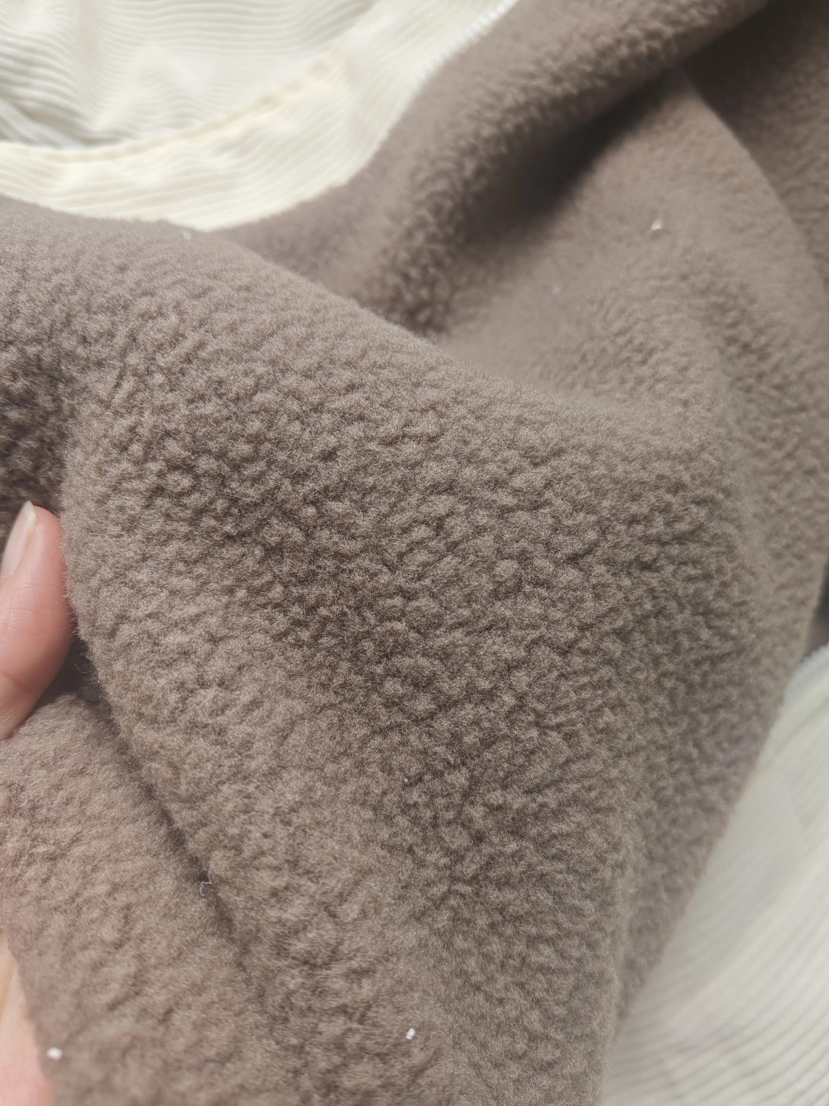 سروال قصير سترة معطف المرأة 2025 جديد الخريف الشتاء خمر سميكة الدافئة صوف الضأن القطن سترات معطف فضفاض على الوجهين ملابس خارجية