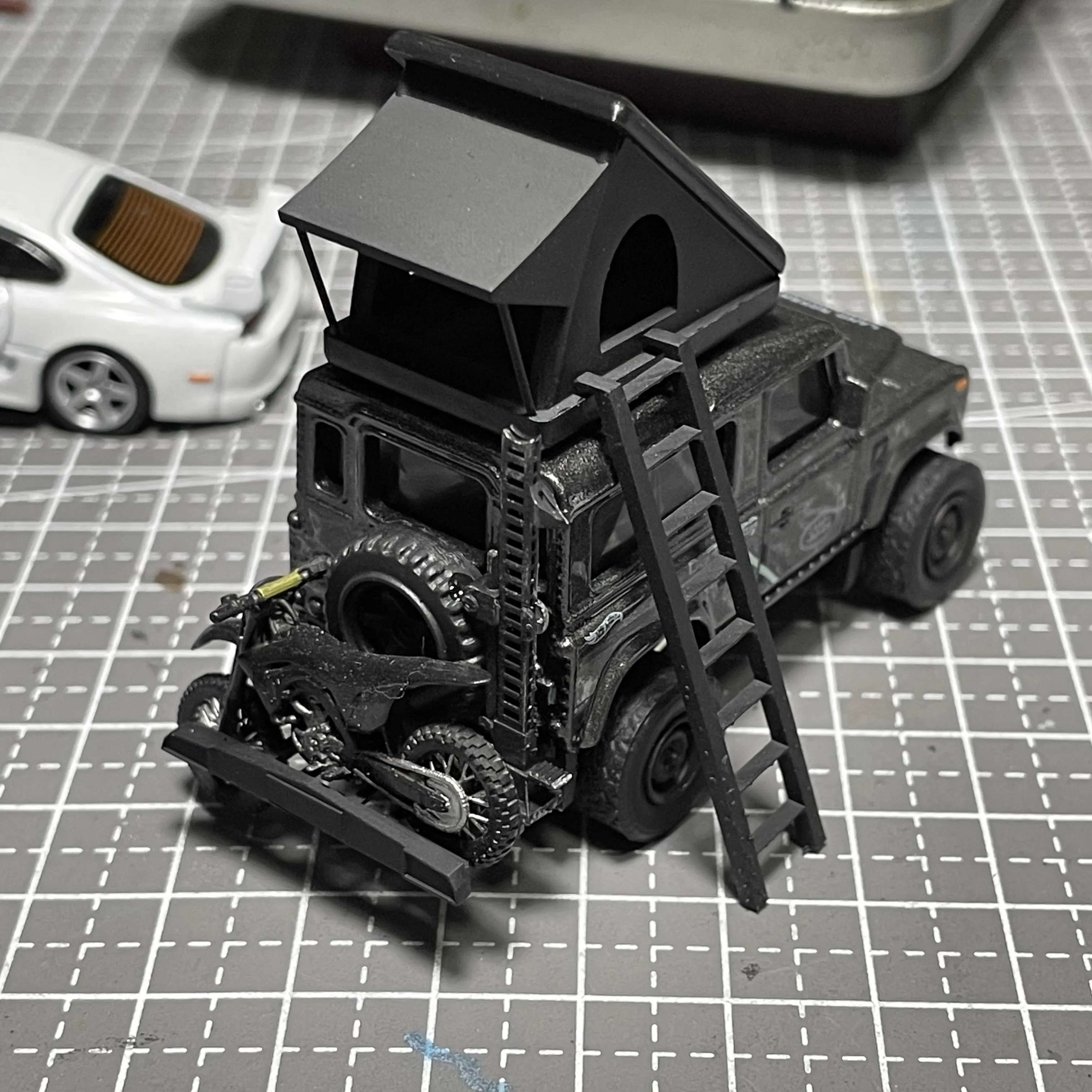 1:64  Rover Defender D90 Shock Modified Model Decorated Set