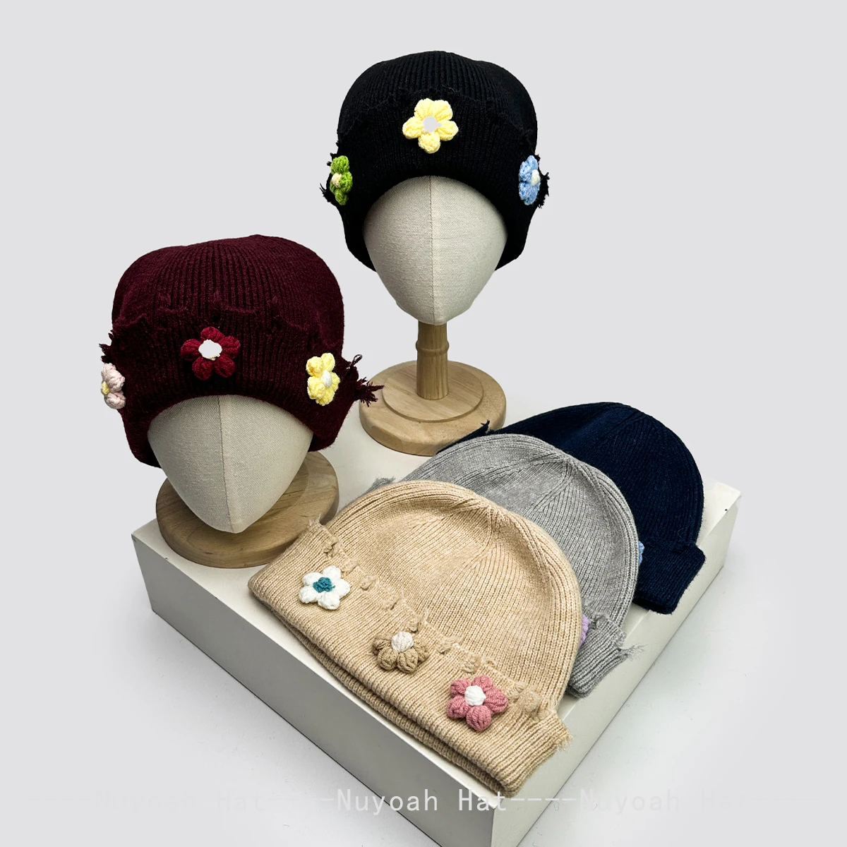 

New Women Korean Cute Colorful Flowers Knitted Hats Warm Casual Fashion Retro Beanies Outdoor Versatile ins Sweet Design Style