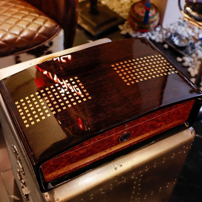 2026 premium cedar wood box, featuring a fingerprint-safe finish, an elegant and secure wooden cigar humidor.