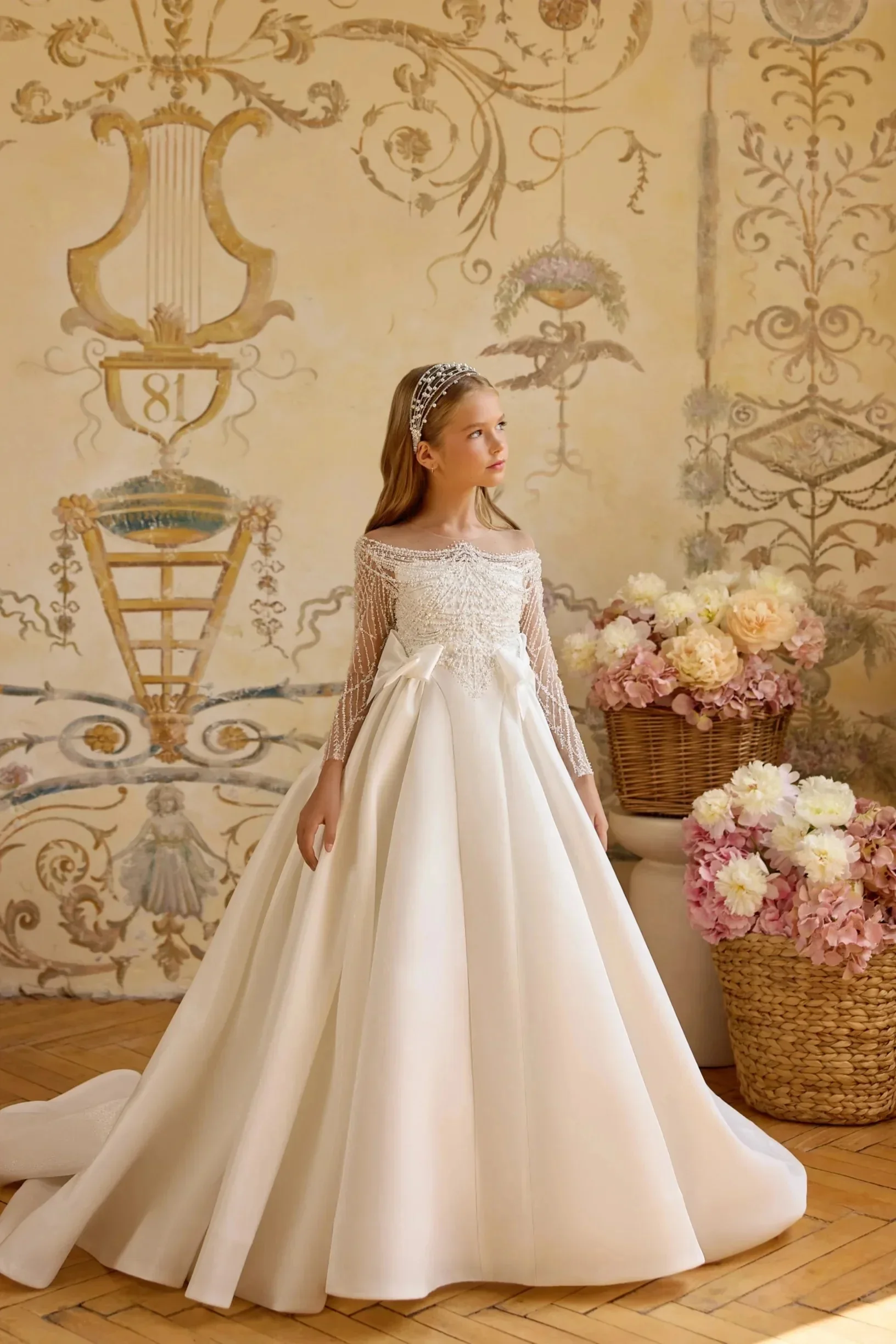 

Customized White Flower Girl Dress For Wedding Beading Peals Bowknot Long Sleeve Floor Length Kids Birthday First Communion Gown