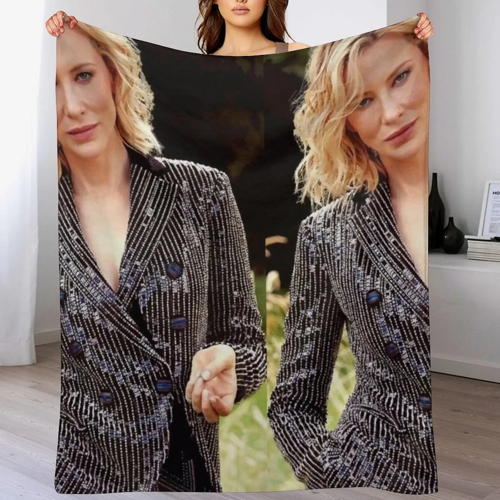 

cate blanchett aesthetic Throw Blanket Anti Shedding Soft Fuzzy Blanket for Home